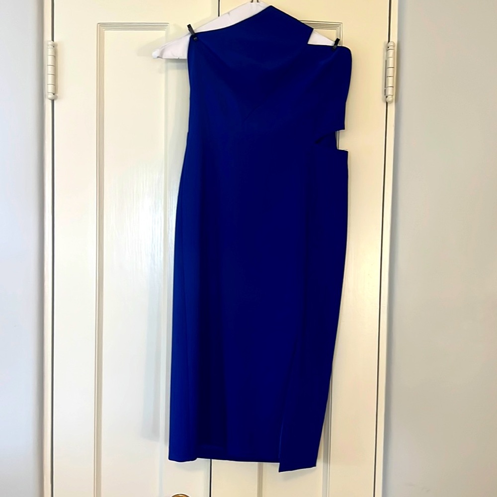 Sleek and sexy Aidan Mattox one shoulder crepe cut out midi with slit in Indigo